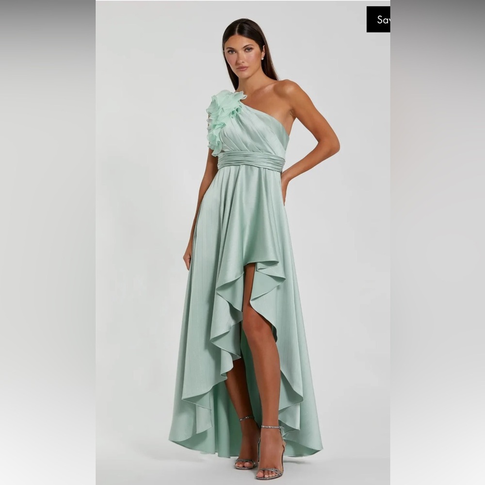 NWT Mac Duggal Mint High-Low Ruffle Evening Gown. Size 0 color Sage
